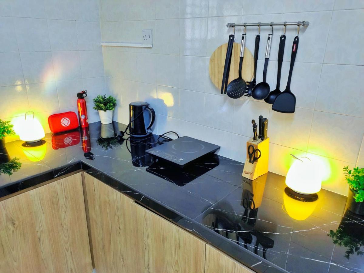 Semi-Detached, Up To 21 Pax, 4 Bedrooms, 3 Bathrooms, 4 Car Parks By Star Home Bayan Lepas Eksteriør bilde